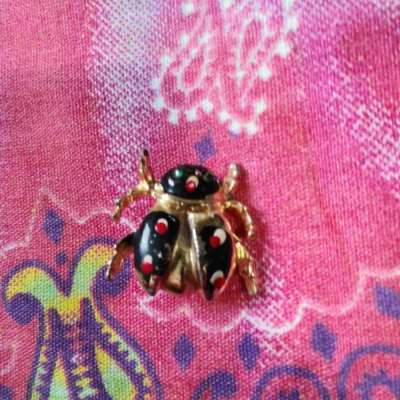 Simple Small Bug Pin - Picture 2 of 6